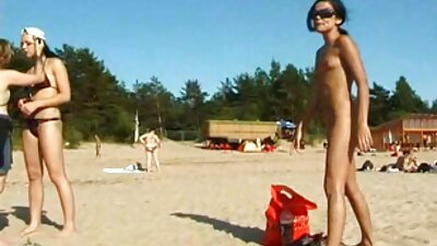 Linda esposa vestindo lingerie transando filme de sexo mulher nua com dois caras
