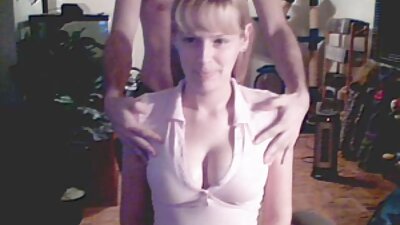 LISA, uma MILF sexy vídeo de pornô mulher transando com homem em lingerie verde sem virilha de cetim