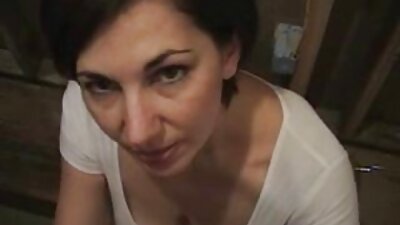 Loira caseira gostosa fodendo vídeo pornô mulher sexo no sofá e pegando leite